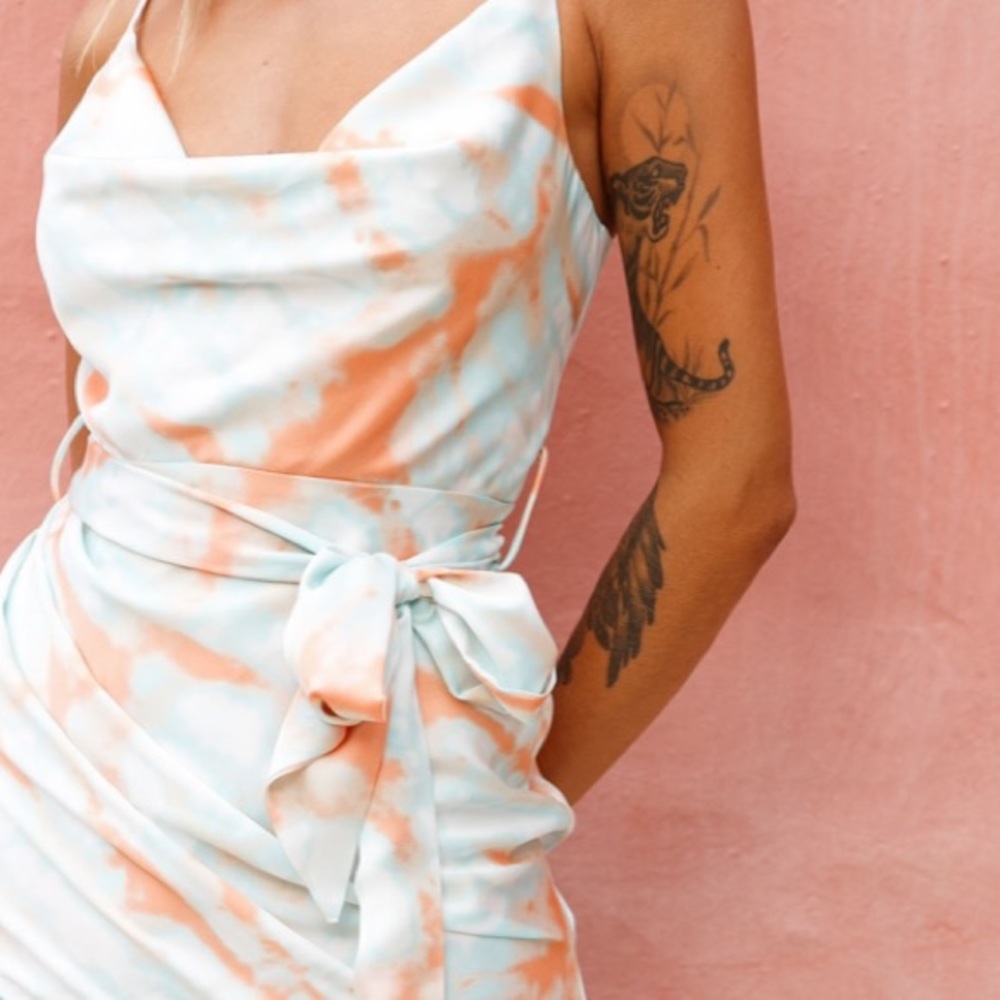 Selfie Leslie dress
